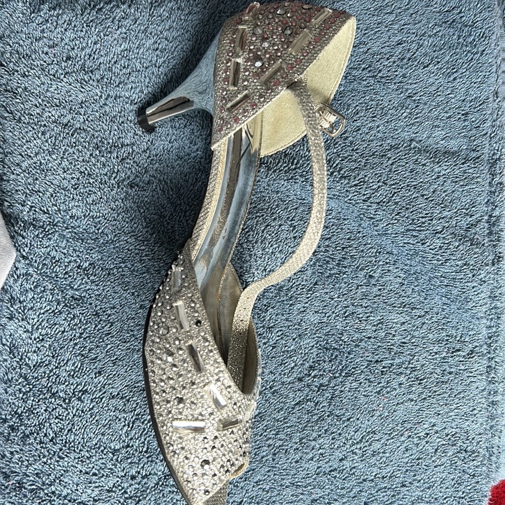 Heels - Picture 2 of 3